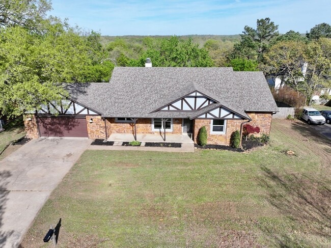 Photo - Spacious 4 Bed Home in Prime Claremore Location