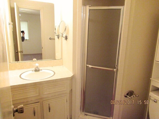 Photo - 7910 Aberdeen Ave