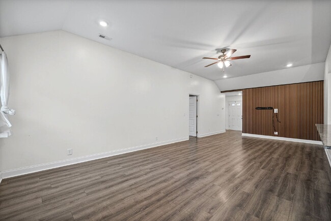 Photo - 204 King Rd