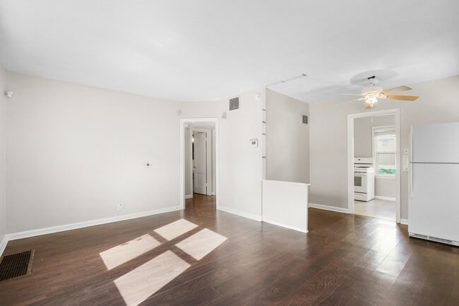 Photo - 3532 Caroline Ave