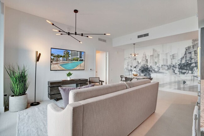 Photo - 601 NE 1st Ave Unidad FL50-ID1263785P