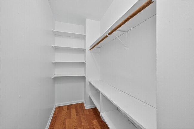 Building Photo - 663 Ravensworth Dr Rental