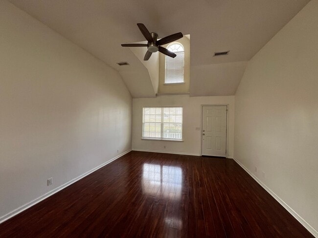 Photo - Nice 3 Bedroom 2 Bath plus Bonus Room in Murfreesboro - Available Immediately!