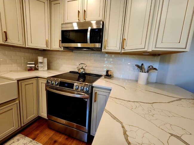 Photo - 34 Lausanne Ct