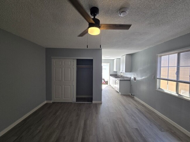 Photo - 317 Warren Ln