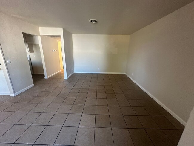 Building Photo - 1316 Hobart Dr Unit #3 Rental