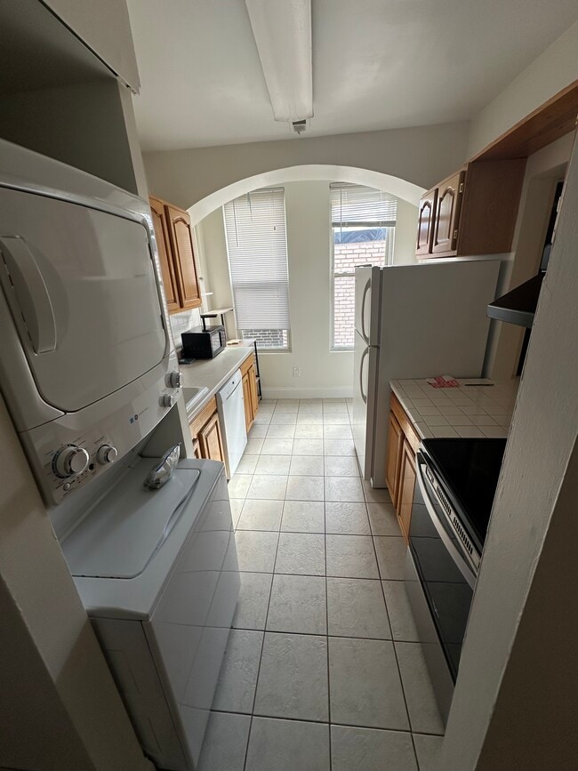 Building Photo - 1013 P St NW Unit AptC