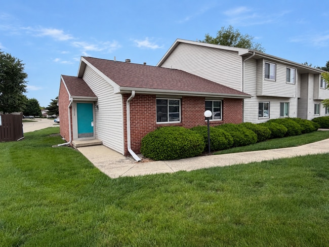 Building Photo - 1113 Laura Dr Unit 1113 Laura Drive
