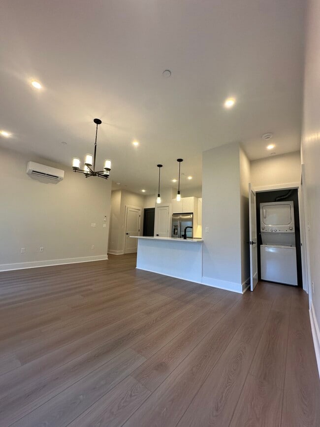 Photo - 11 Newton St Apartments