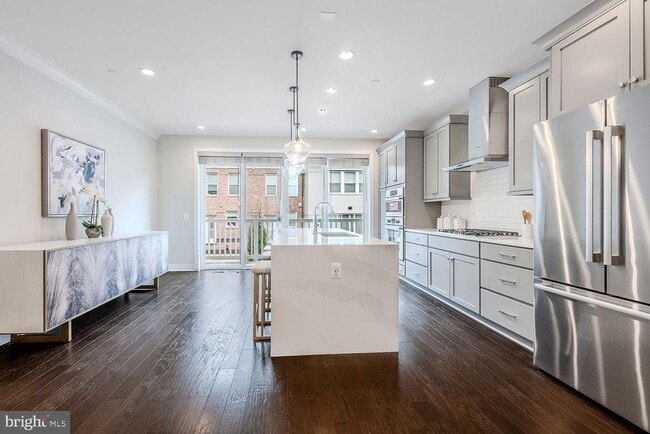 10326 Grosvenor Pl