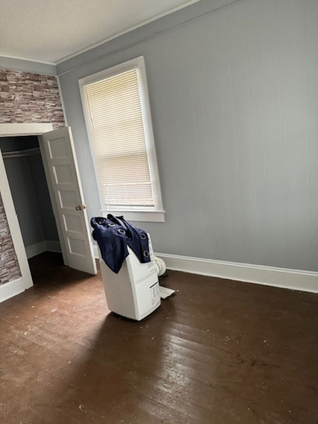 Photo - Discover the perfect blend of charm and convenience in this delightful 2-bedroom bungalow