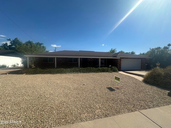 Photo - 1303 W Devonshire St House
