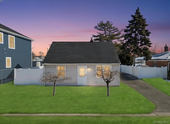Building Photo - 1333 5th Ave