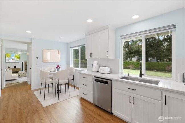 Photo - 5810 36th Ave E