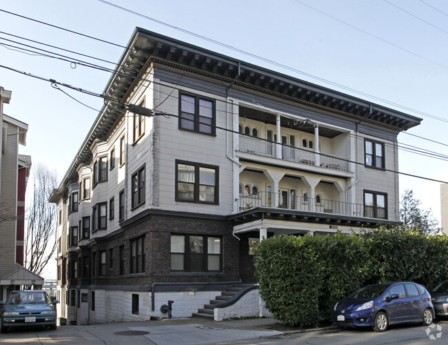 Building Photo - Chardonnay Rental