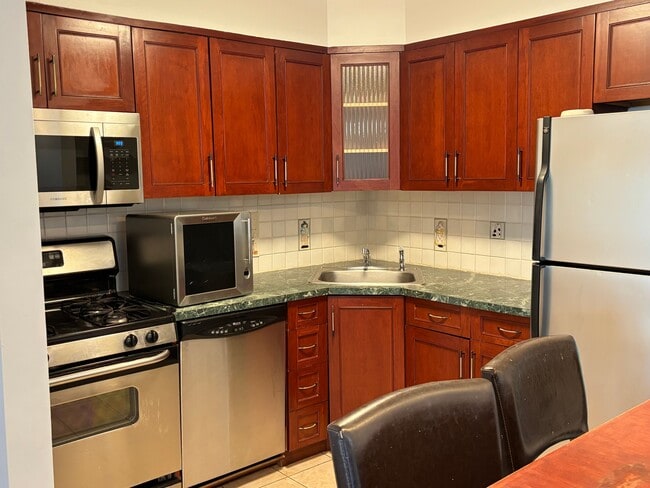 Photo - 2000 Linwood Ave Unidad # 14Y