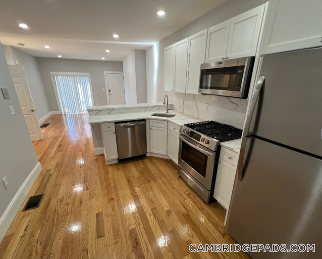 Photo - 372 Oxford St Unit 2