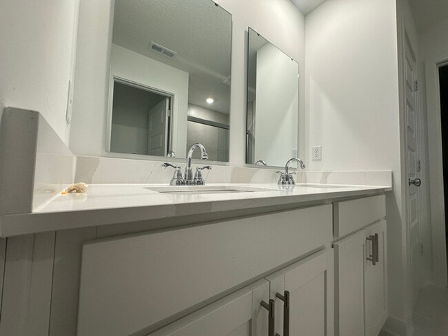 Photo - 15458 Alperton Rd