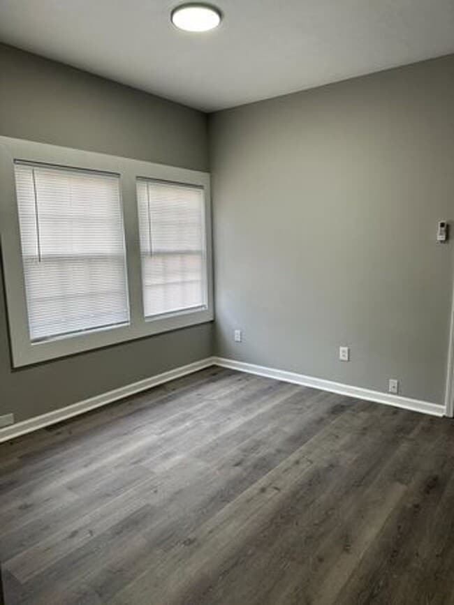 Photo - Irvington Living II: Renovated Comfort in ... Unit 4801-16