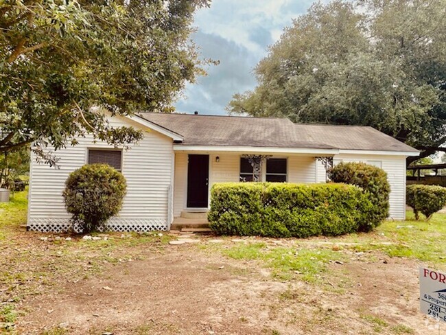 Building Photo - RECENTLY REMODELED 3 BEDROOM 2 BATH  LEASE... Rental