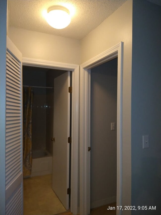 Photo - 18 Kenmar Dr Unidad 150
