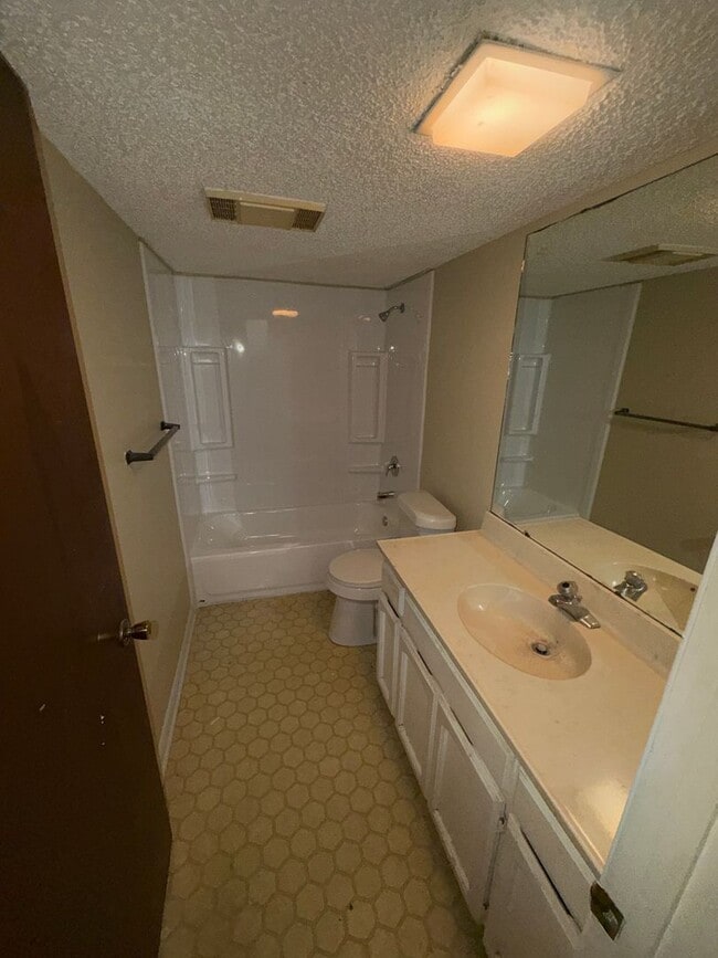 Photo - 5118 Middlecoff Cir Unit #D