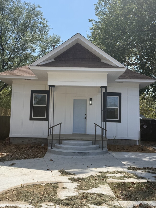 Building Photo - 1110 NW 42nd St