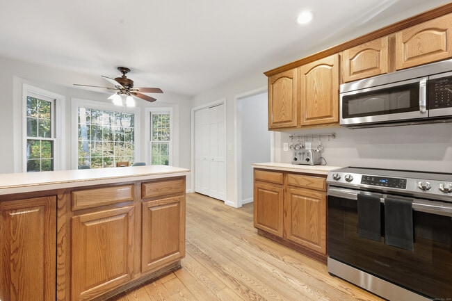 Photo - 121 W Wakefield Blvd