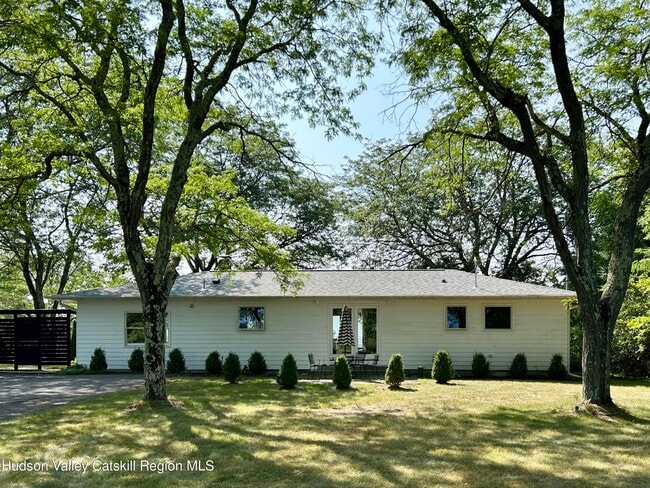 Building Photo - 166 Hilltop Rd Rental