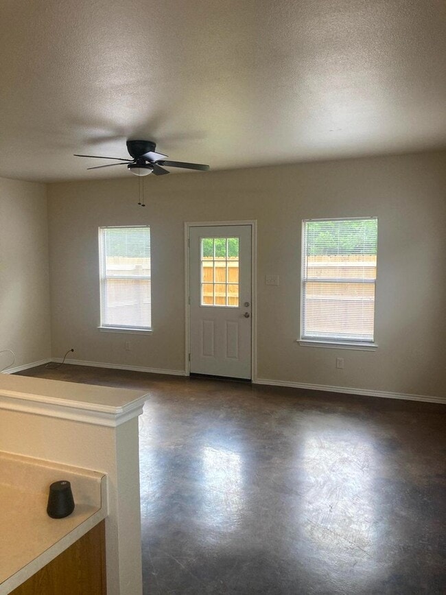 Photo - Spacious open concept duplex