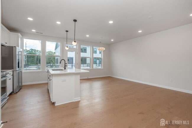 Photo - 620 Sadie Cir