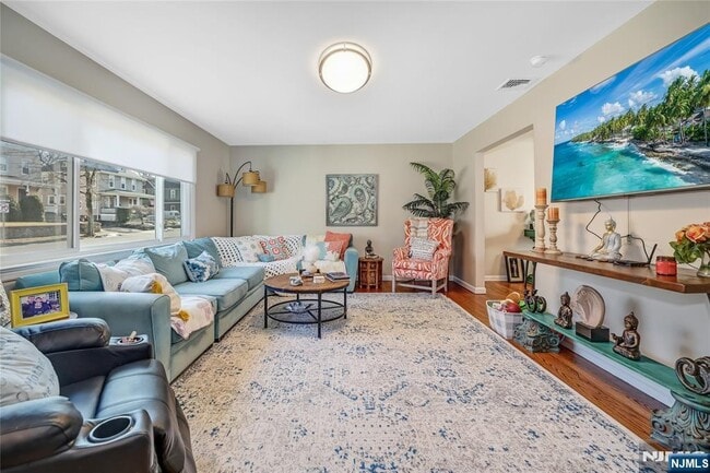 Photo - 12 Maple Ave