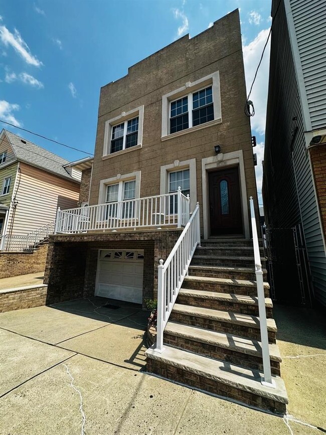 Building Photo - 470 Avenue A Unit 2-2 Rental