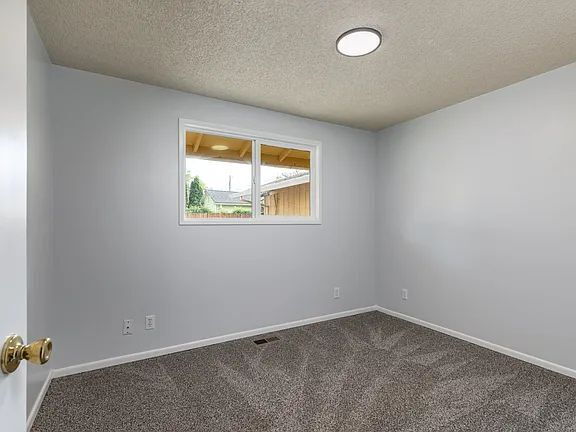 Photo - "Charming 3-Bedroom Scappoose Retreat with Cozy Fireplace & 2002 Sq Ft of Comfort!"