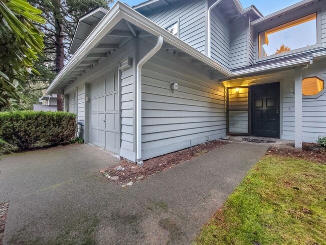 16004 NE 42nd Ct