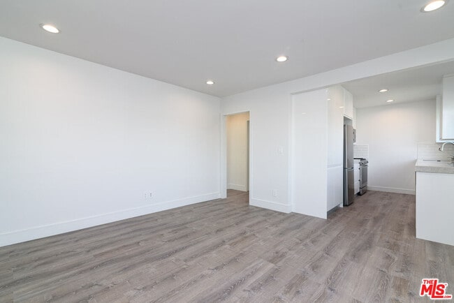 Photo - 1310 W Valencia Dr Unit 1306