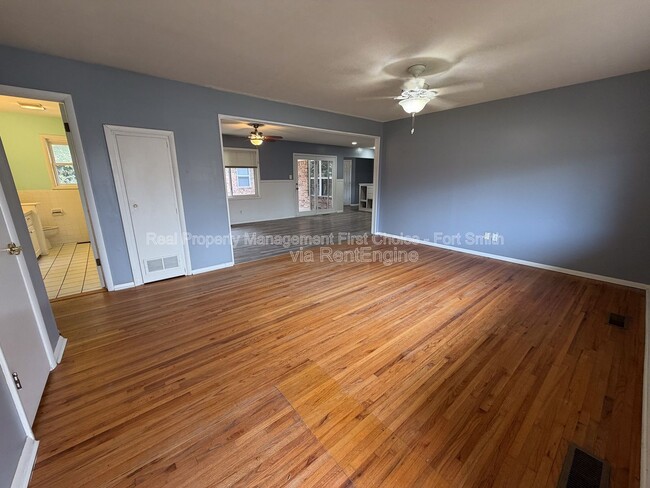 Photo - 1901 S 72nd St