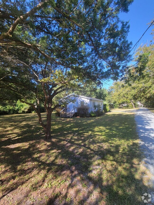 Building Photo - OLEANDER DRIVE - MINUTES TO WRIGHTSVILLE B... Rental