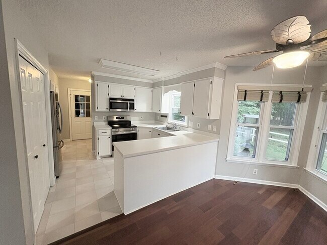 311 Derrick Ln