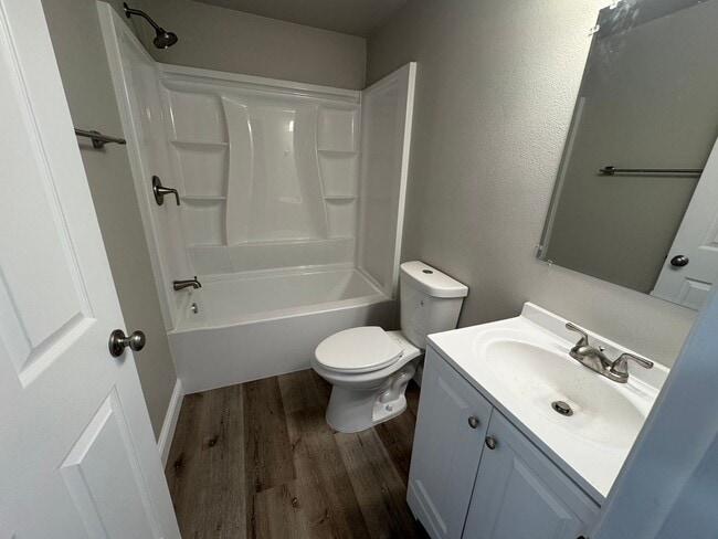 Photo - 3 bedroom, 2 bath, two car garage in Stead- pets welcome!