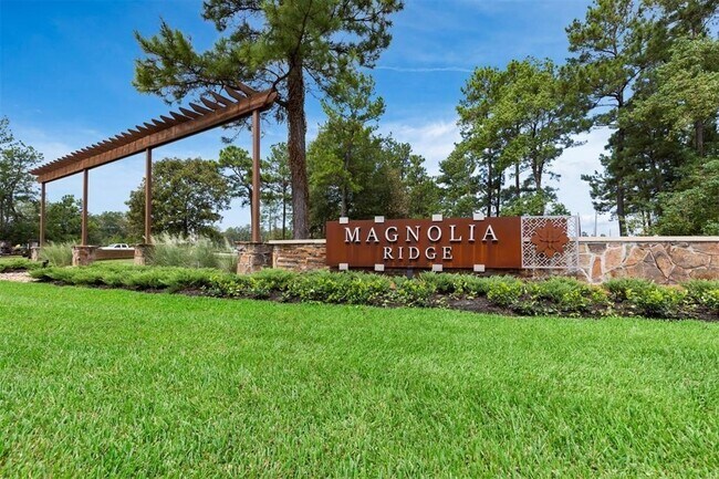 Photo - 124 Southern Red Oak Ln
