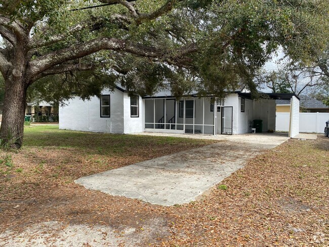 Building Photo - Gorgeous 3 bedroom Home