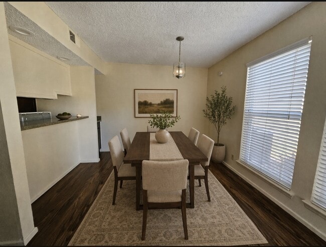 Comedor con bar - Midland Village Apartments