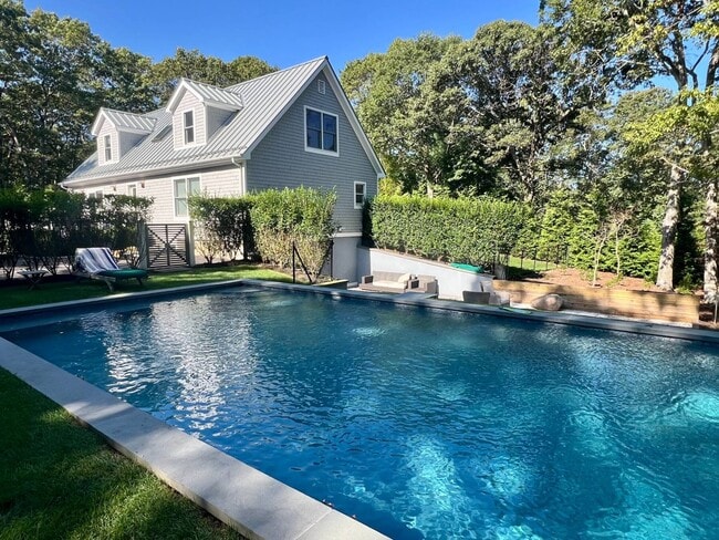 Photo - 464 Three Mile Harbor Hog Creek Rd