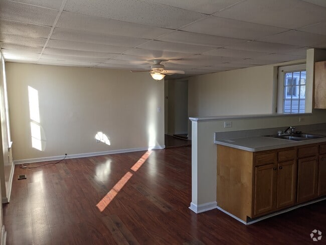Building Photo - 101 Logan St N Unit D Rental
