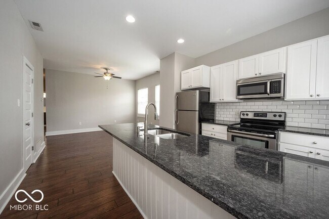 Photo - 2029 N College Ave Unidad G