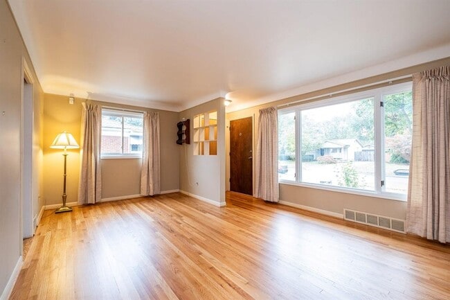 Photo - 32725 Grinsell Dr