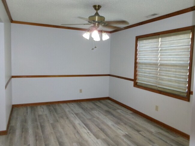 Photo - Spacious 3 bedroom home in the Forestbrook...
