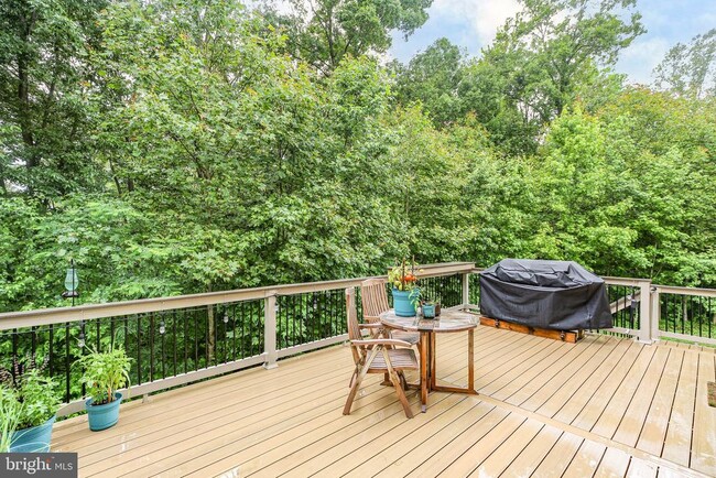 Photo - 141 Livingwood Ct