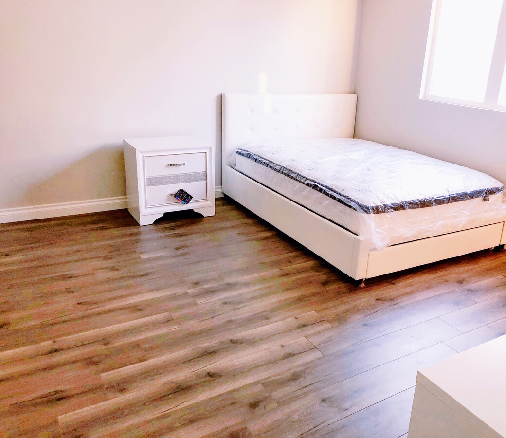 Photo - 1340 W 37th St